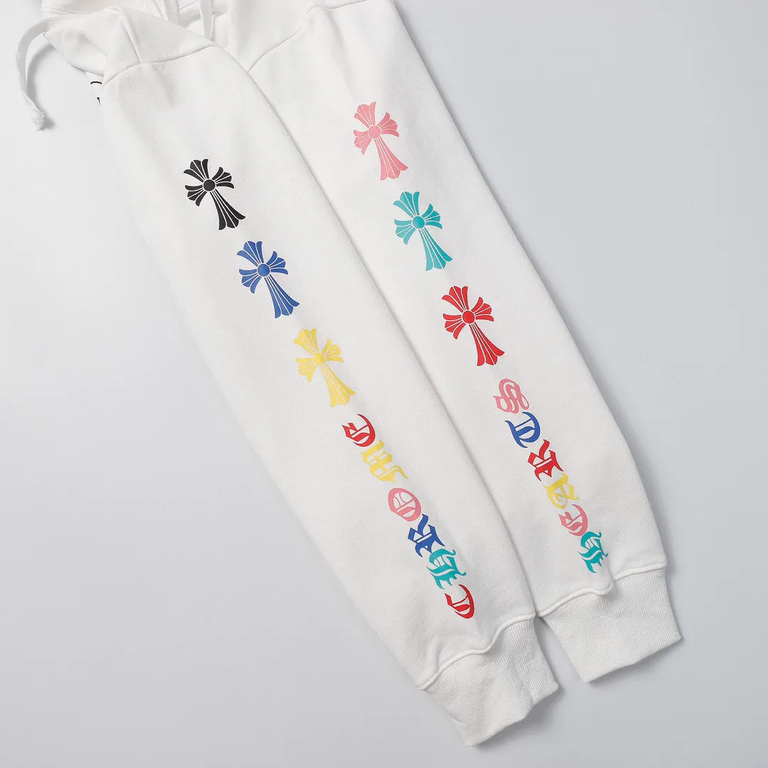 M25—P210 -Chrome Hearts/Chrome Hearts printed sweatshirt cardigan jacket -420 grams of high-density, high-quality wool, soft, delicate and skin-friendly, soft and silky to the touch, warm and skin-friendly -The hardware zipper accessories are all customized and full of details -Colour: black white -Size: S M L XL